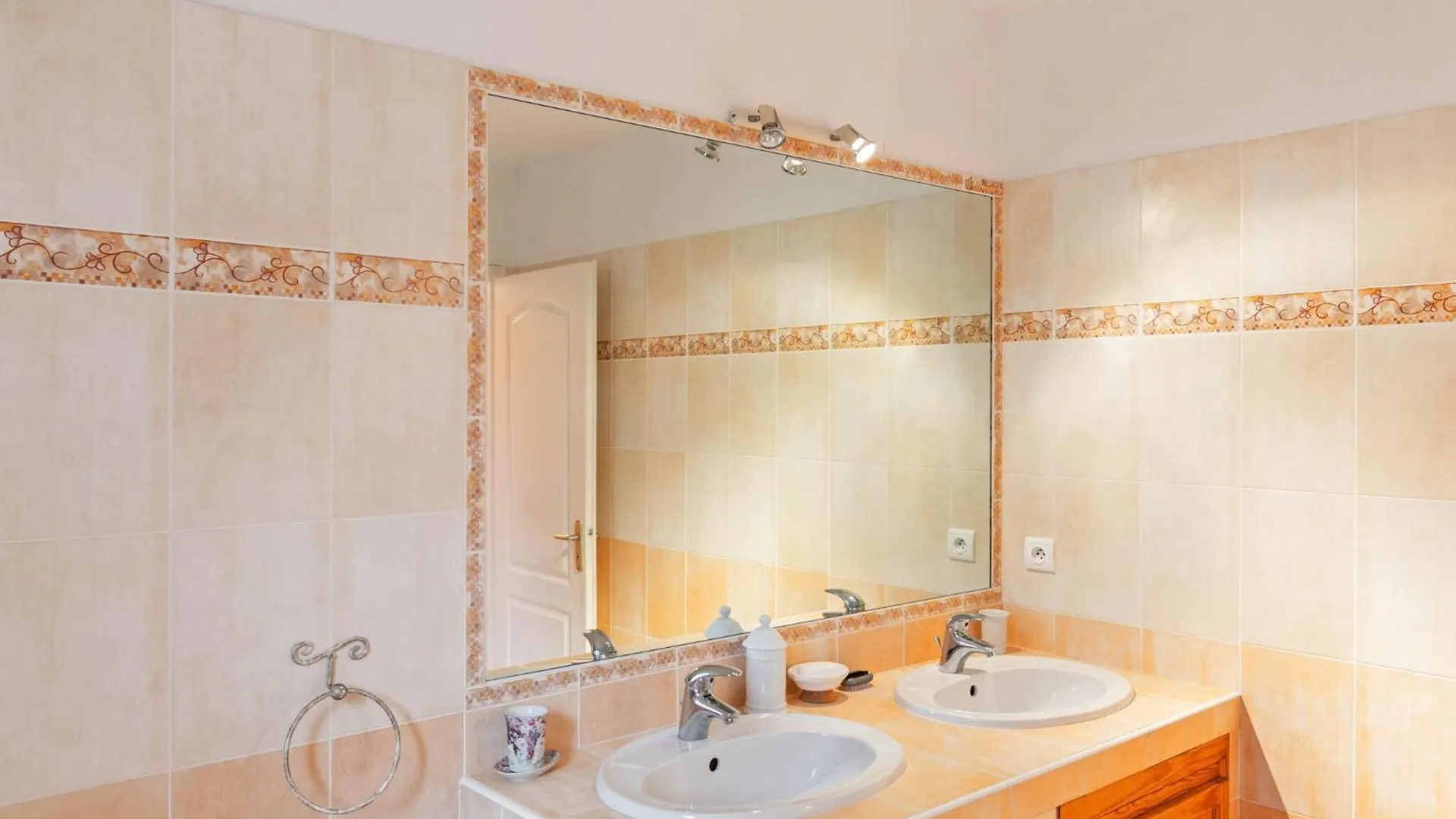 Charming Holiday Home In Lorgues With Private Pool France